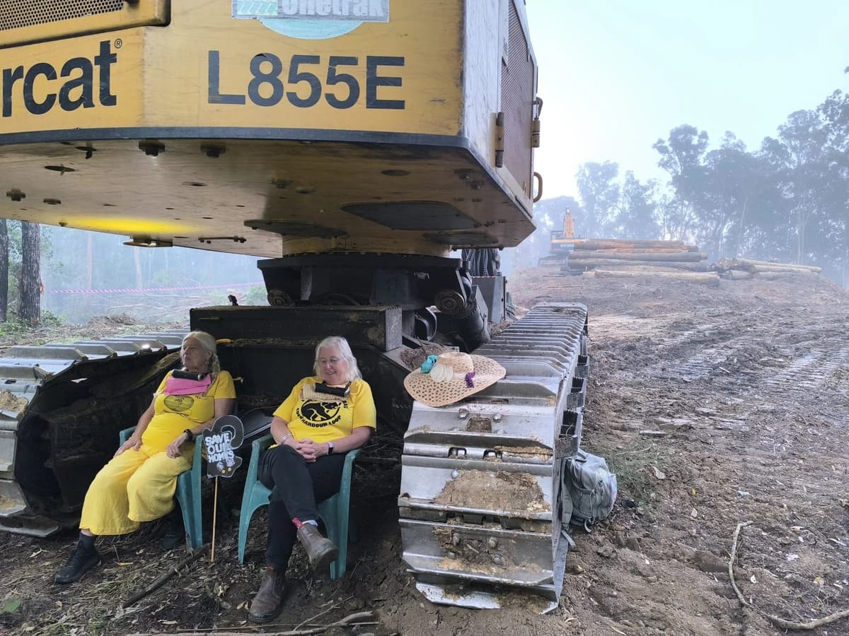 Dominique Jacobs and Helen Kvelde protesting at Bulga State Forest